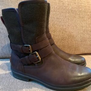 UGG short brown boots size 6.5